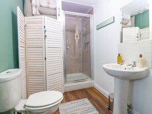Shower - Bridle Cottage, Cove (Cockburnspath)