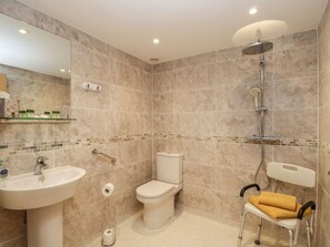 Shower - Chequers Barn, Corsham (Corsham)