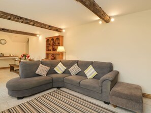 Living area - Chequers Barn, Corsham (Corsham)