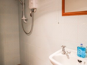 Shower - Jane's Place, Lifton (Launceston)