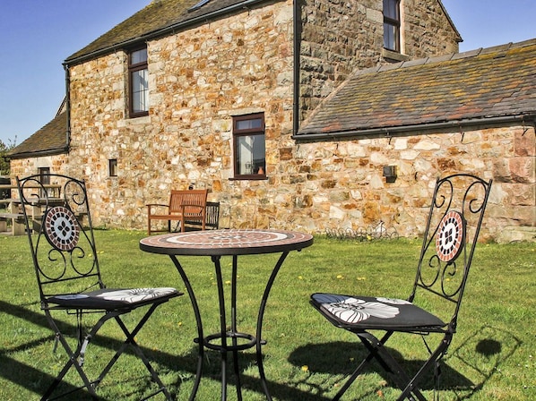 Outdoor dining - Robin Cottage, Winkhill (Leek)