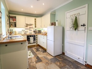 Dishwasher, high chair - Coed Y Glyn Retreat in Bala (Bala)