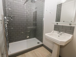 Shower - Lowdale Barns West, Sleights (Whitby)