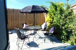 Outdoor dining - Orby Cottage, Chapel St Leonards (Skegness)