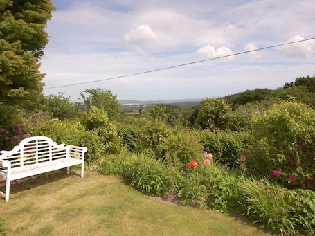 Property grounds. Appletree Cottage, Bovey Tracey