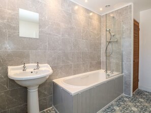 Shower - Sea Breezes, Pakefield (Lowestoft)