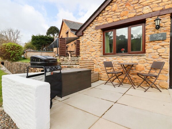 Outdoor dining - Rose Bud Cottage, Polgooth (St. Austell)