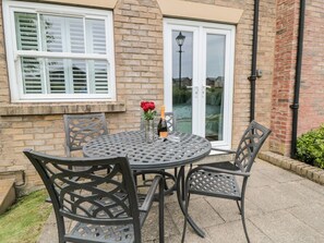 Outdoor dining - Denby Escape (940767), Filey, North Yorkshire (Filey)