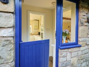 Interior - THE HIDEAWAY, romantic, in Eckington (Pershore)