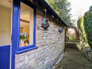 Exterior - THE HIDEAWAY, romantic, in Eckington (Pershore)