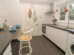 Private kitchen - Sea Peeps: Coastal Bliss in Paignton (Paignton)