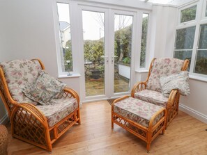 Interior - Sea Peeps: Coastal Bliss in Paignton (Paignton)