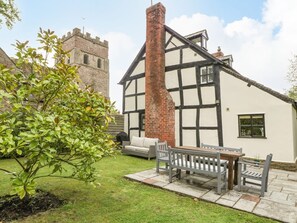 Outdoor dining - Notts House, Wellington, Herefordshire (Hereford)