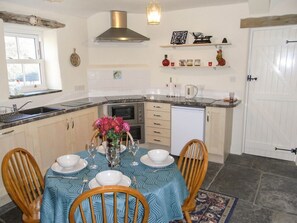Private kitchen - Y Bwythyn at Henfaes, Rhydymain (Dolgellau)