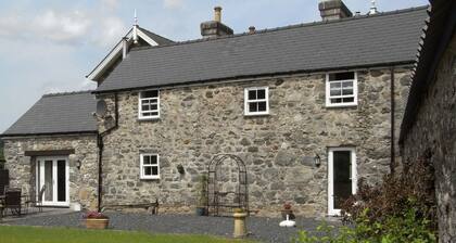 Y Bwythyn at Henfaes, Rhydymain