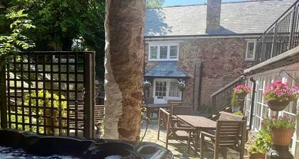 Dragon House, Roadwater