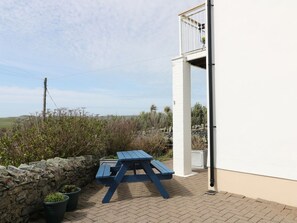 Outdoor dining - Seascape, Trearddur Bay (Holyhead)