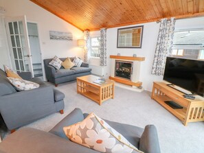 Living area - Smugglers Shack (Lodge 222), Polperro (Polperro)