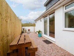 Outdoor dining - Beagle Cottage, Fraddon (St. Columb)