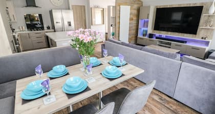 69 The Paddocks, Pendine