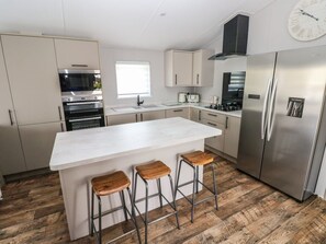 Private kitchen - 69 The Paddocks, Pendine (Carmarthen)