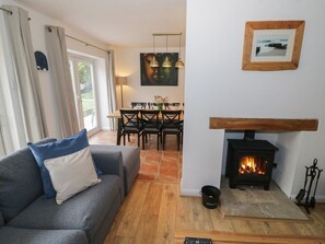 Living area - Harran: Charming Home in Peopleton (Pershore)