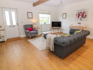 Living area - The Croft, Hollington, Derbyshire (Ashbourne)