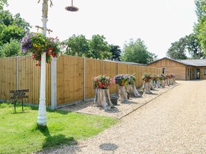 المنطقة المحيطة بالمنشأة