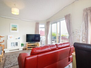 Living area - Chi Prenn Byhan, Tintagel (Tintagel)