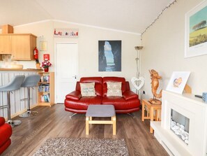 Living area - Chi Prenn Byhan, Tintagel (Tintagel)