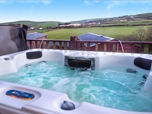 Outdoor spa tub - Chi Prenn Byhan, Tintagel (Tintagel)