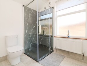 Shower - Torrs Walk View, Ilfracombe, Devon (Ilfracombe)