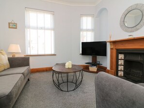Living area - Torrs Walk View, Ilfracombe, Devon (Ilfracombe)