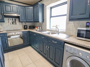 Dishwasher, high chair - Ty Pen Y Bryn in Conwy, 2 bed. (Conwy)