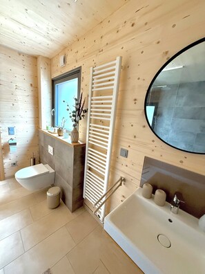 Bathroom - Vrbo Property (Amberg)