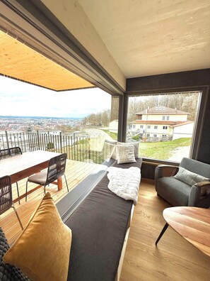 Living area - Apartment with dream location and distant views in Amberg/Mariahilfberg (Amberg)