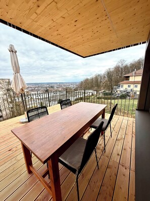 Outdoor dining - Vrbo Property (Amberg)