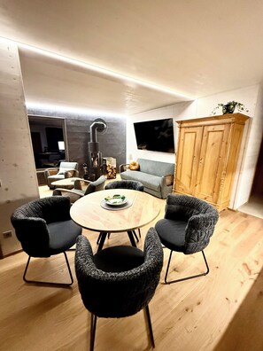 Dining - Vrbo Property (Amberg)