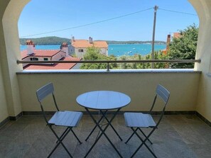 Outdoor dining - Villa Livi Apt 9 | Studio for 2 | Sea View Balcony | 150m from Sea | Medulin (Medulin)