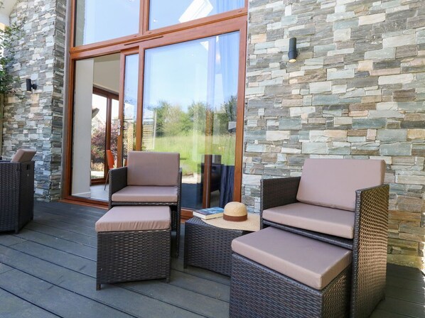 Terrace/patio - Shepherd Oak Retreat in Elwell (Weymouth)