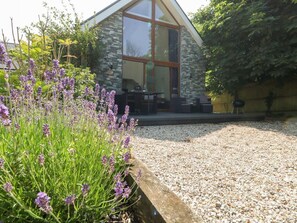 Terrace/patio - Shepherd Oak Retreat in Elwell (Weymouth)