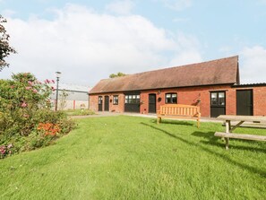 Exterior - THE PHEASANT ONE, WiFi, in Raglan (Usk)