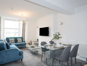 Living area - Flat 2, 28 Victoria Avenue, Llandudno (Llandudno)