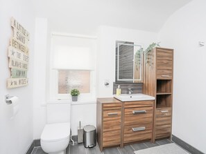 Shower - Flat 2, 28 Victoria Avenue, Llandudno (Llandudno)