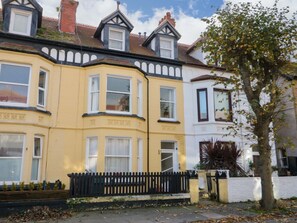 Exterior - Flat 2, 28 Victoria Avenue, Llandudno (Llandudno)