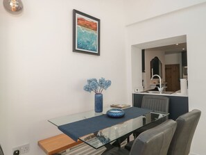 Dining - Mollys Cottage, Dorchester. TV (Dorchester)