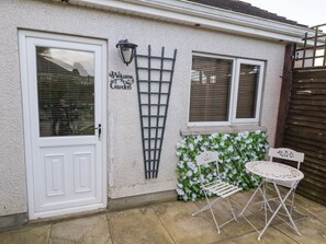 Outdoor dining - 16 Whitehall Place Ballycastle (Ballycastle)