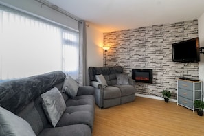 Living area - Spacious Flat 8 Near Berrow Flats (Burnham-on-Sea)