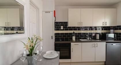 Spacious Flat 8 Near Berrow Flats