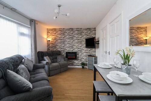 Spacious Flat 8 Near Berrow Flats